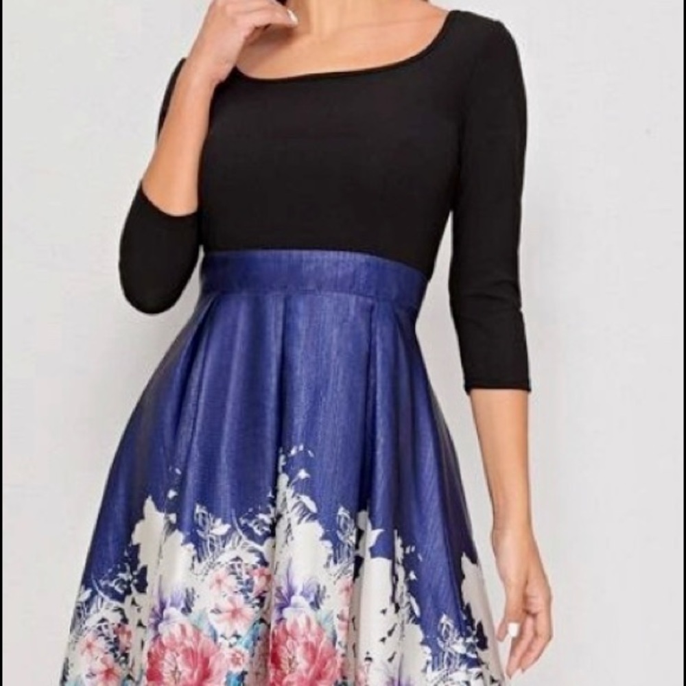 Beautiful vintage floral pleated skirt n blacktop